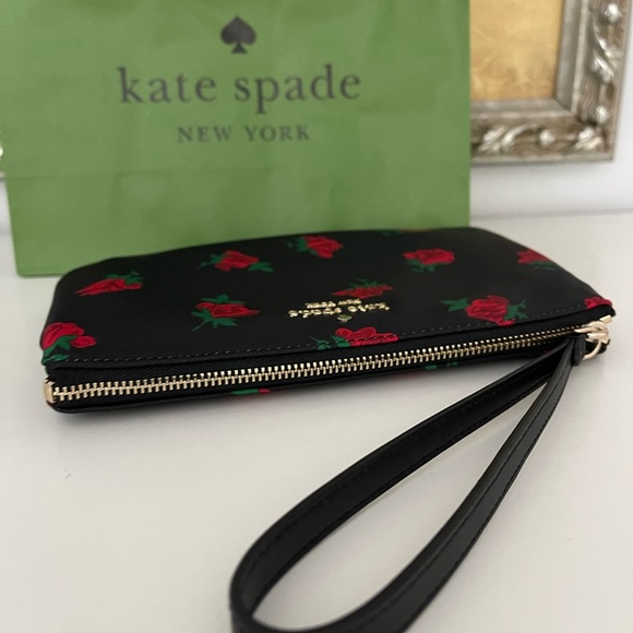 NWT KATE SPADE Chelsea The Little Better Wristlet Phone Pouch In Rose Toss Print - Picture 5 of 6